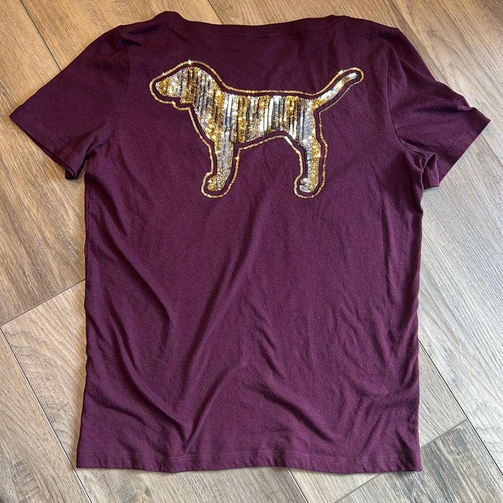 🎉 EUC VS PINK 🌟 BLING Perfect V Neck Shirt SEQUINS DOG Silver Gold Burgundy M - Picture 2 of 6